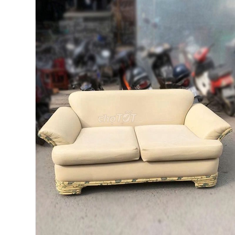 Sofa 2 Chỗ Nệm Kem Đã Qua Sử Dụng Mới 90%. Mua bán Bàn ghế tại Quận Tân Bình Tp Hồ Chí Minh được đăng bởi Hiếu Nội Thất Thanh Lý Online  hình 1