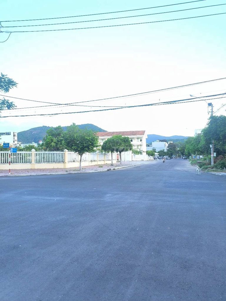 Mặt tiền đường hoàn minh thảo rộng 18m dt 54m2 - ngang 4,3m chỉ 3 tỷ 2 Mặt tiền đường hoàn minh thảo rộng 18m dt 54m2 - ngang 4,3m chỉ 3 tỷ 2