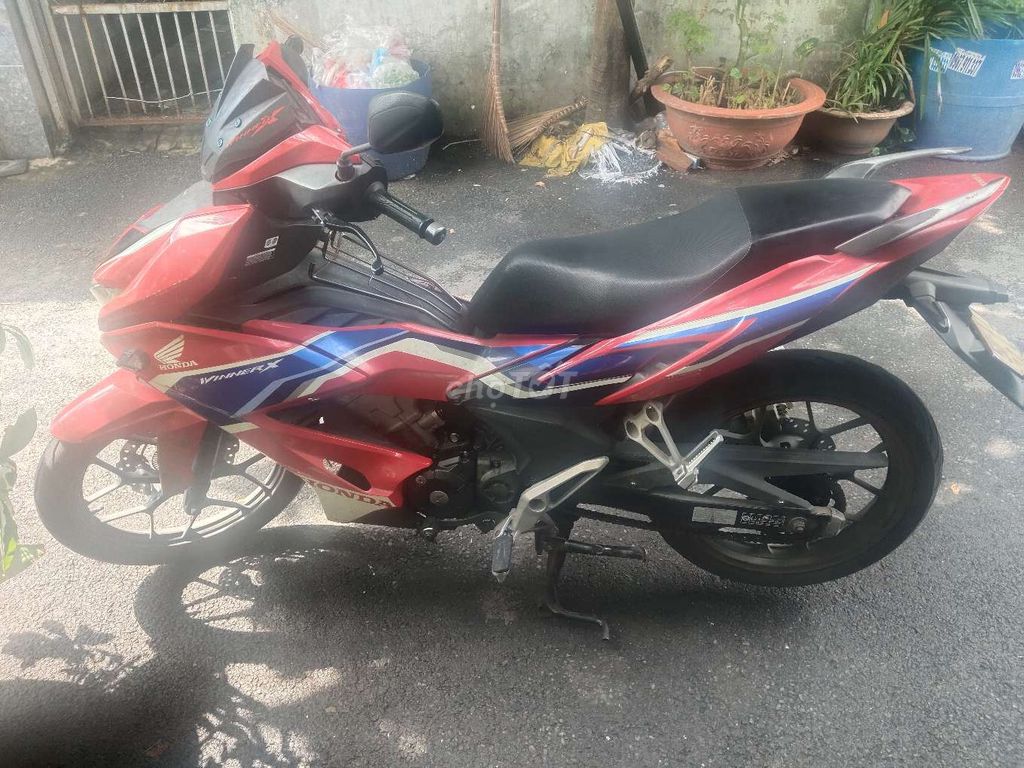 Владелец красного автомобиля Honda Winner X