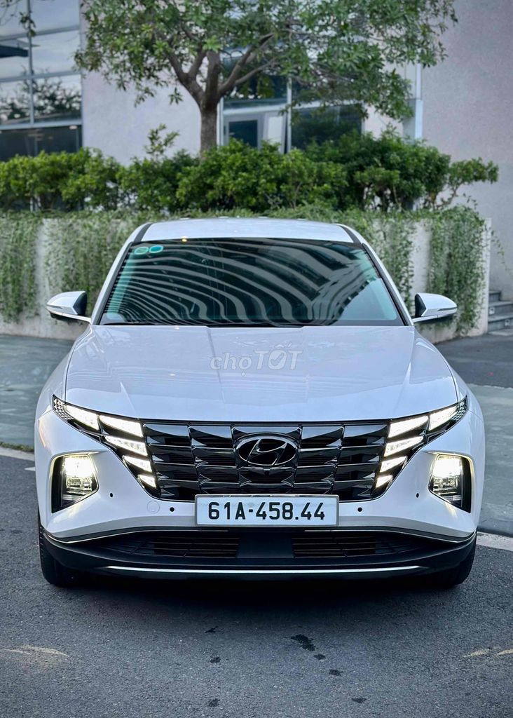 Huyndai TUCSON 2.0 ĐB Sx2/2024 Odo 4.000 Km NhưMới