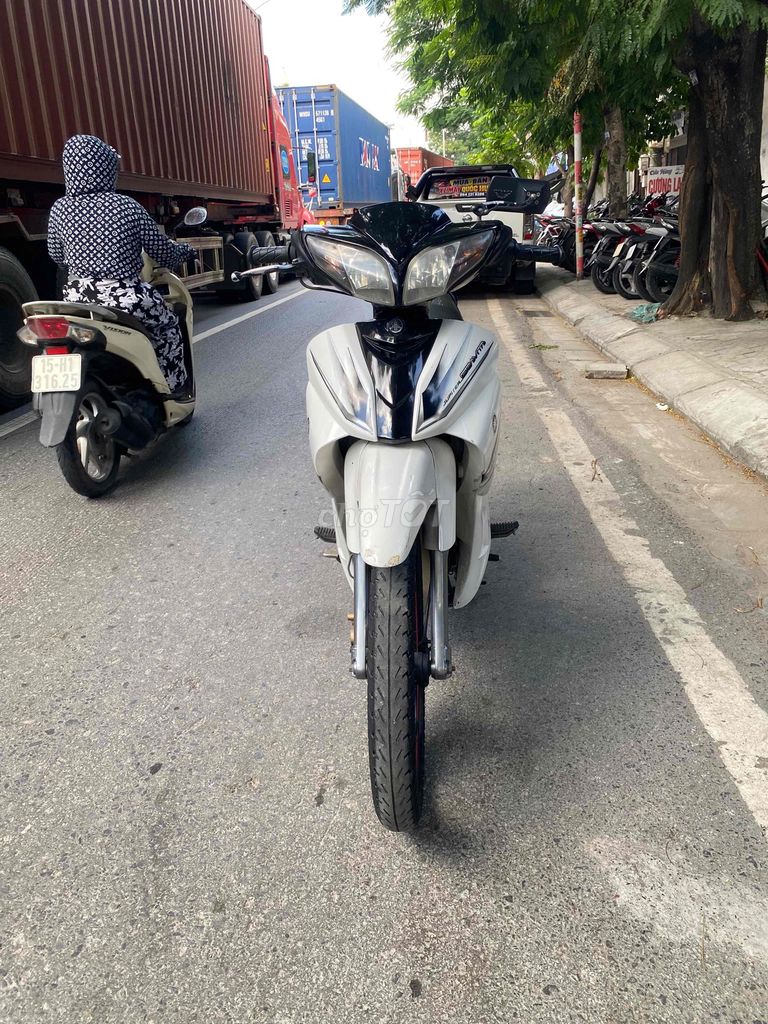 Yamaha Jupiter Gravita Trắng đen