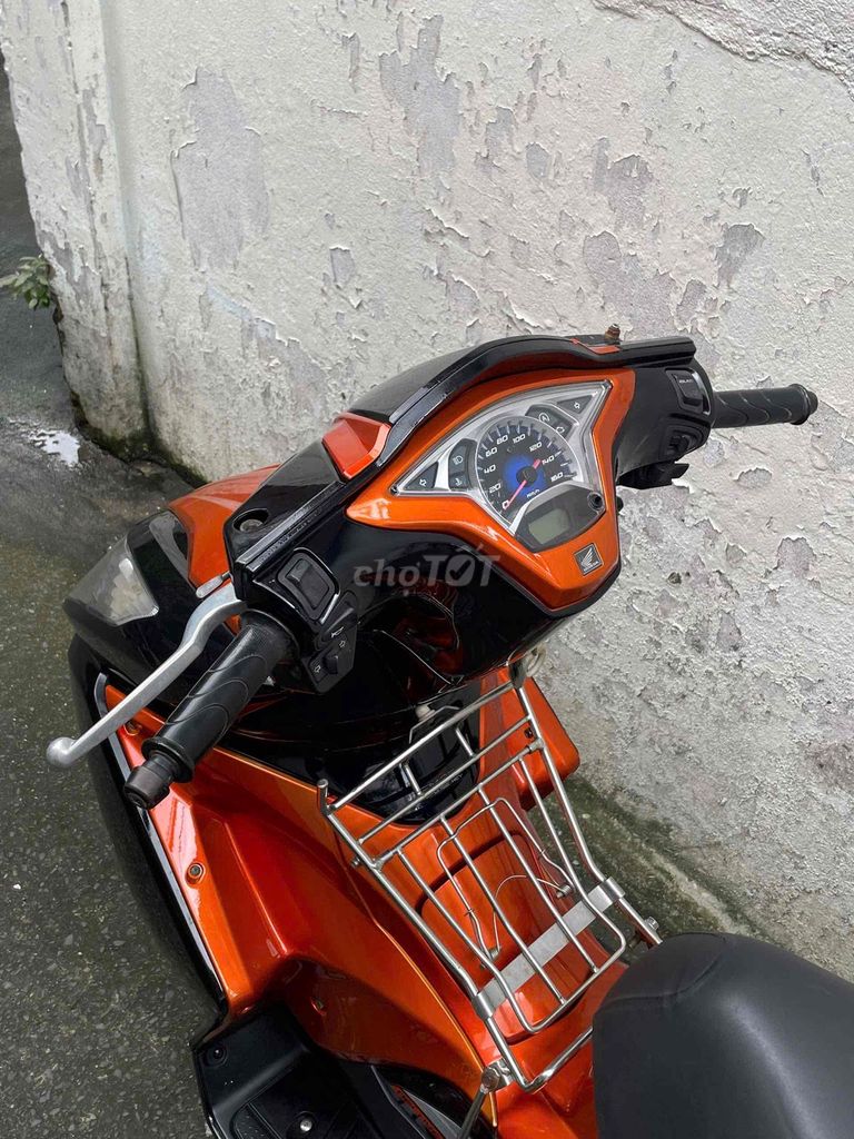 Honda Ab125 2014 chính chủ xe keng. Mua bán Xe máy tại Thành phố Thủ Đức Tp Hồ Chí Minh được đăng bởi Lê Hạnh hình 2