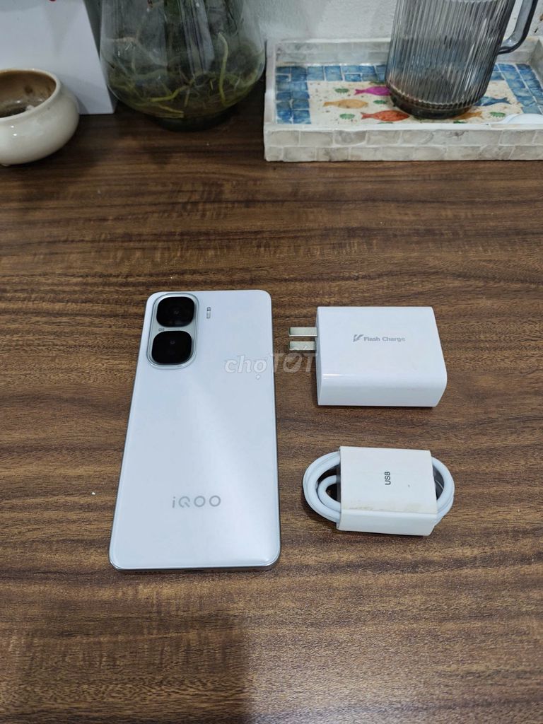 Vivo IQOO Neo 10 Pro Plus Trắng 12/256 sạc 80w COD. Mua bán Điện thoại tại Quận Hoàng Mai Hà Nội được đăng bởi Trần Ngọc Hiếu hình 1
