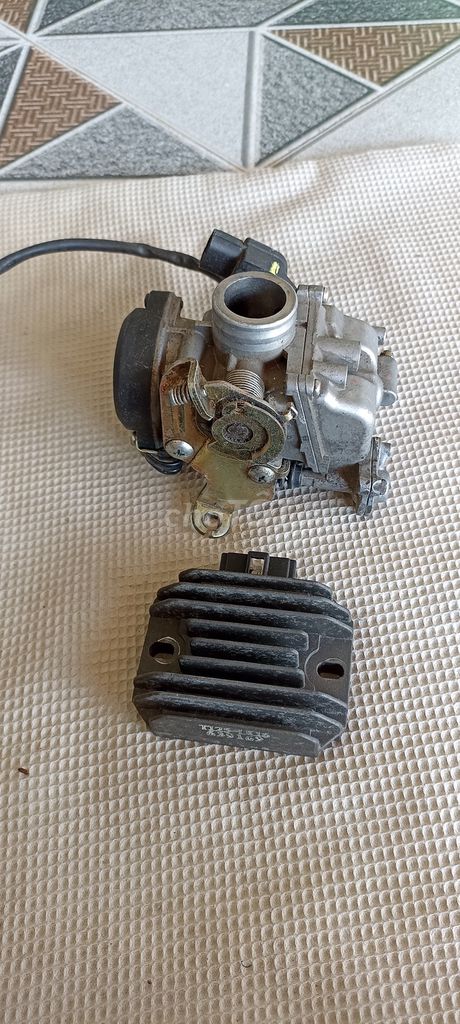 Bình xăng con và sạc Piaggio. Mua bán Phụ tùng xe tại Quận Ninh Kiều Cần Thơ được đăng bởi Tín  hình 2