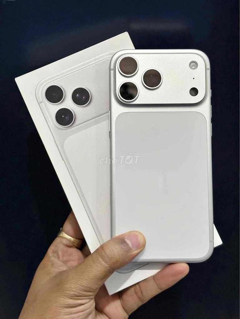 iPhone 17 Pro Max 256G Bạc FULLBOX BH APPLE 3/2027. Mua bán Điện thoại tại Quận 10 Tp Hồ Chí Minh được đăng bởi iStockHCM hình 1
