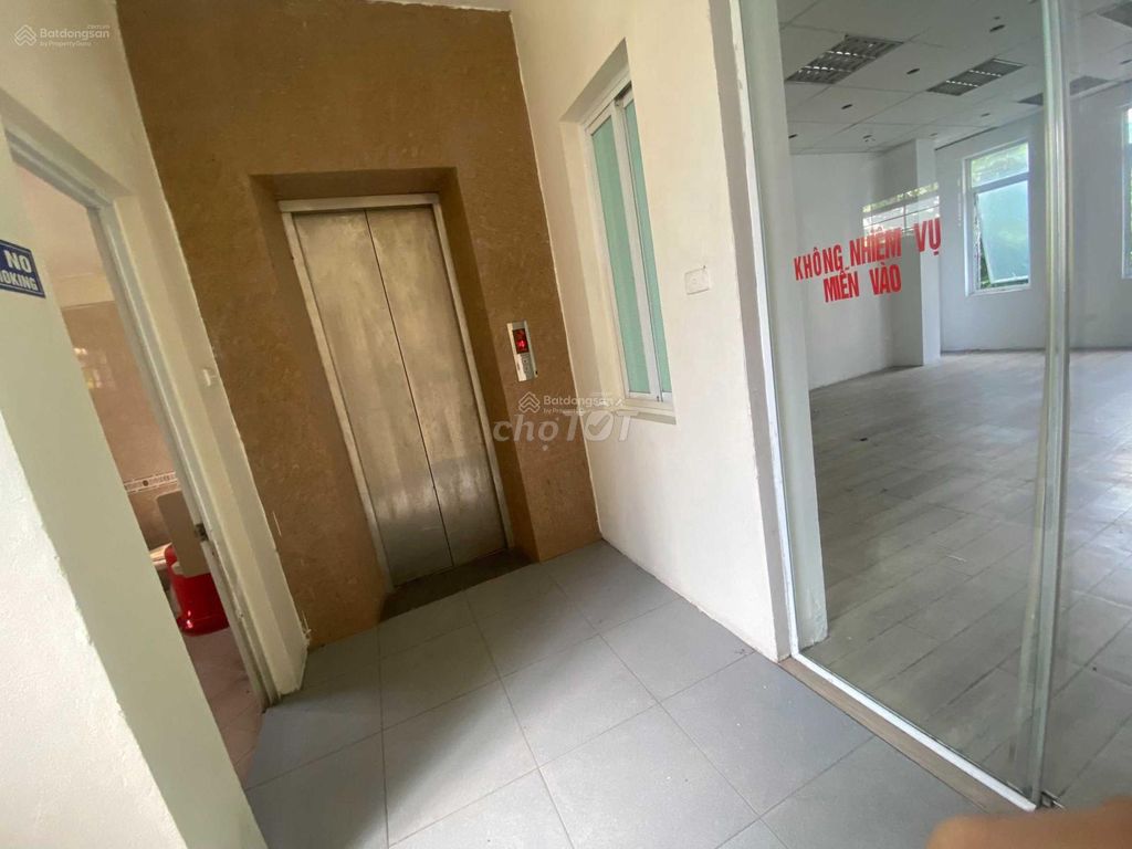 Chính chủ cho thuê VP Nguyên Hồng, DT 45m², giá 7 triệu/tháng.