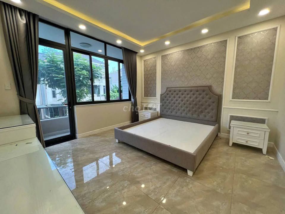 Вилла 8x18 м, 3L4BR в аренду недалеко от Досуан Хинга, Гиа Хоа, моста Най Ли