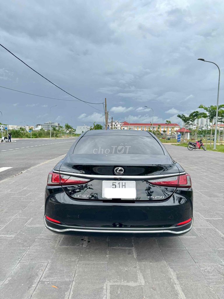Lexus ES 2020 250 - 27600 km. Mua bán Ô tô tại Quận 7 Tp Hồ Chí Minh được đăng bởi Duy Phạm hình 4