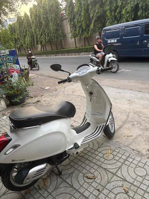 Piaggio Vespa Sprint 125 Trắng. Mua bán Xe máy tại Quận 12 Tp Hồ Chí Minh được đăng bởi Thanh