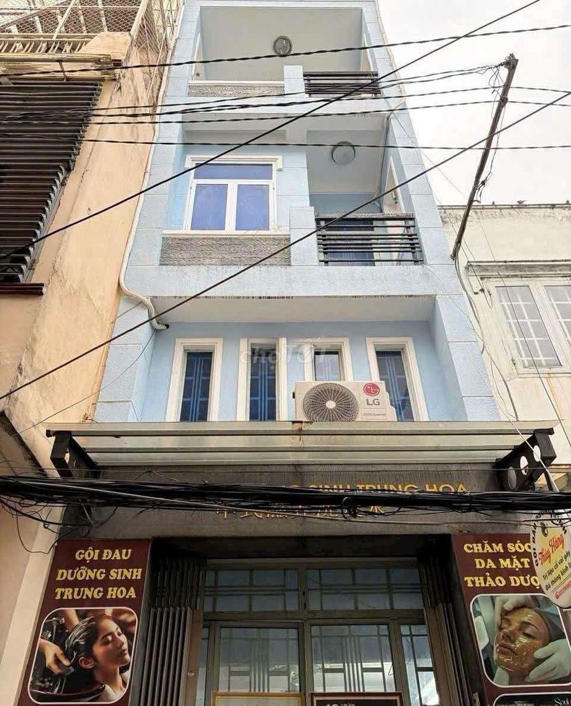 🏠🏠 CHO THUÊ NHÀ HẺM BA GÁC ĐƯỜNG VƯỜN CHUỐI, P4, Q3
💢 DT 4m❌8m,