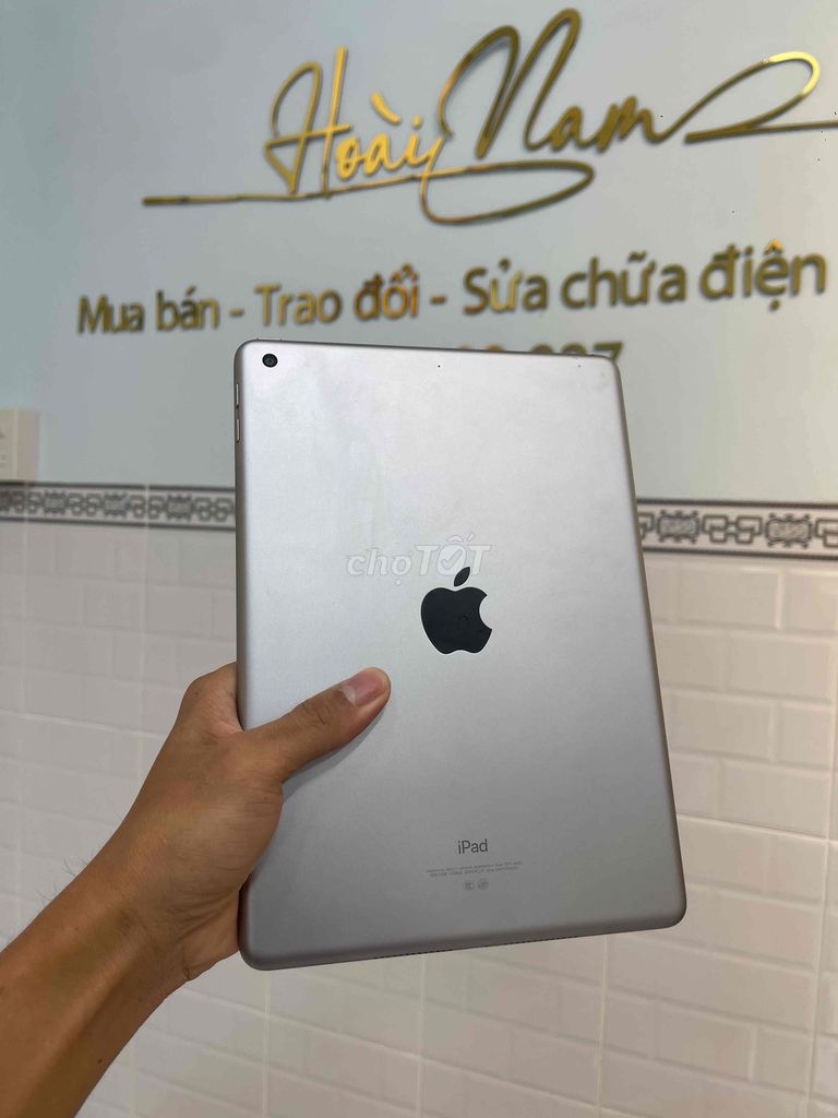 Apple iPad Gen 6 9.7 inch 32GB Bạc. Mua bán Máy tính bảng tại Thành phố Trà Vinh Trà Vinh được đăng bởi Nam Galaxy  hình 1