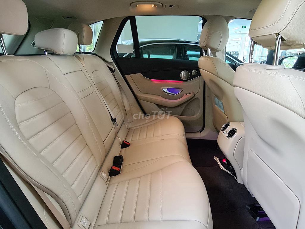 Mercedes GLC300 AMG 2022 Xám/Kem cực ngầu. Mua bán Ô tô tại Quận 7 Tp Hồ Chí Minh được đăng bởi Tri Mercedes DNZ hình 11