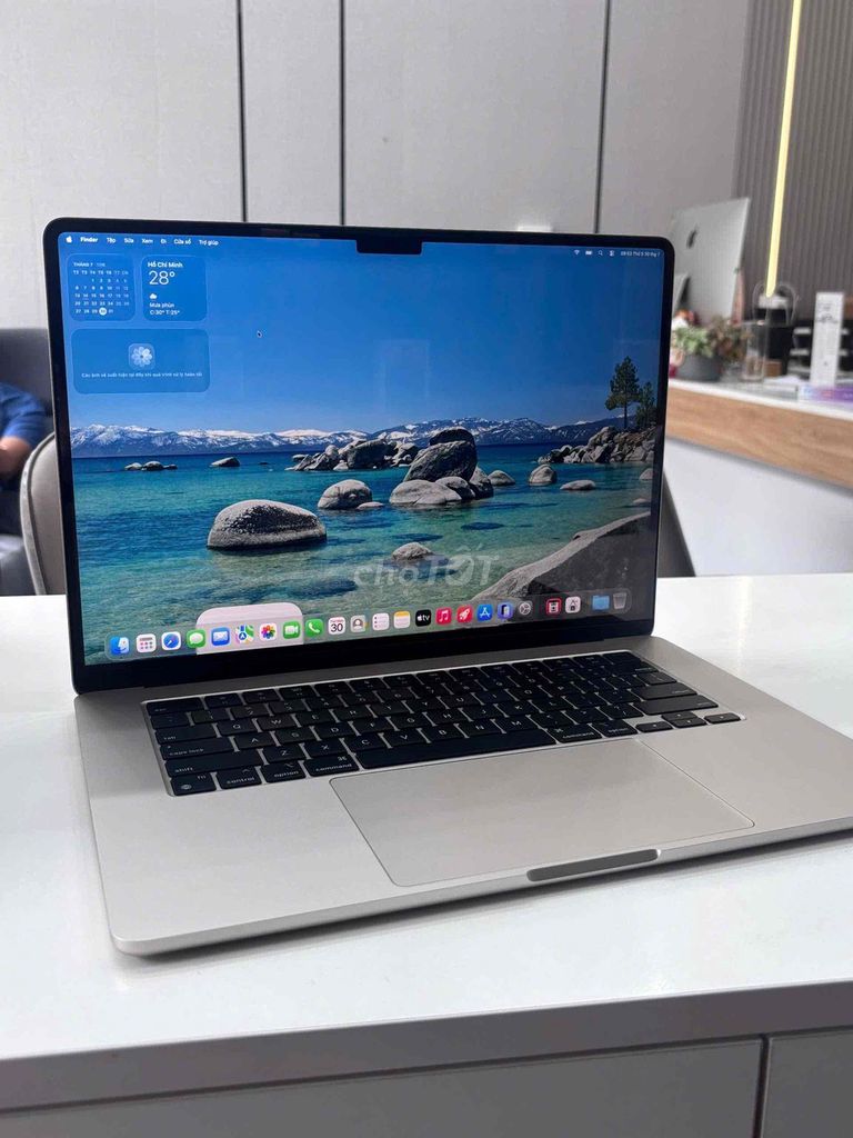 Macbook Air M2 15 inch 8GB/256GB Bạc Pin 94 928828. Mua bán Laptop tại Quận Ninh Kiều Cần Thơ được đăng bởi Quý Mobile Cần thơ hình 1