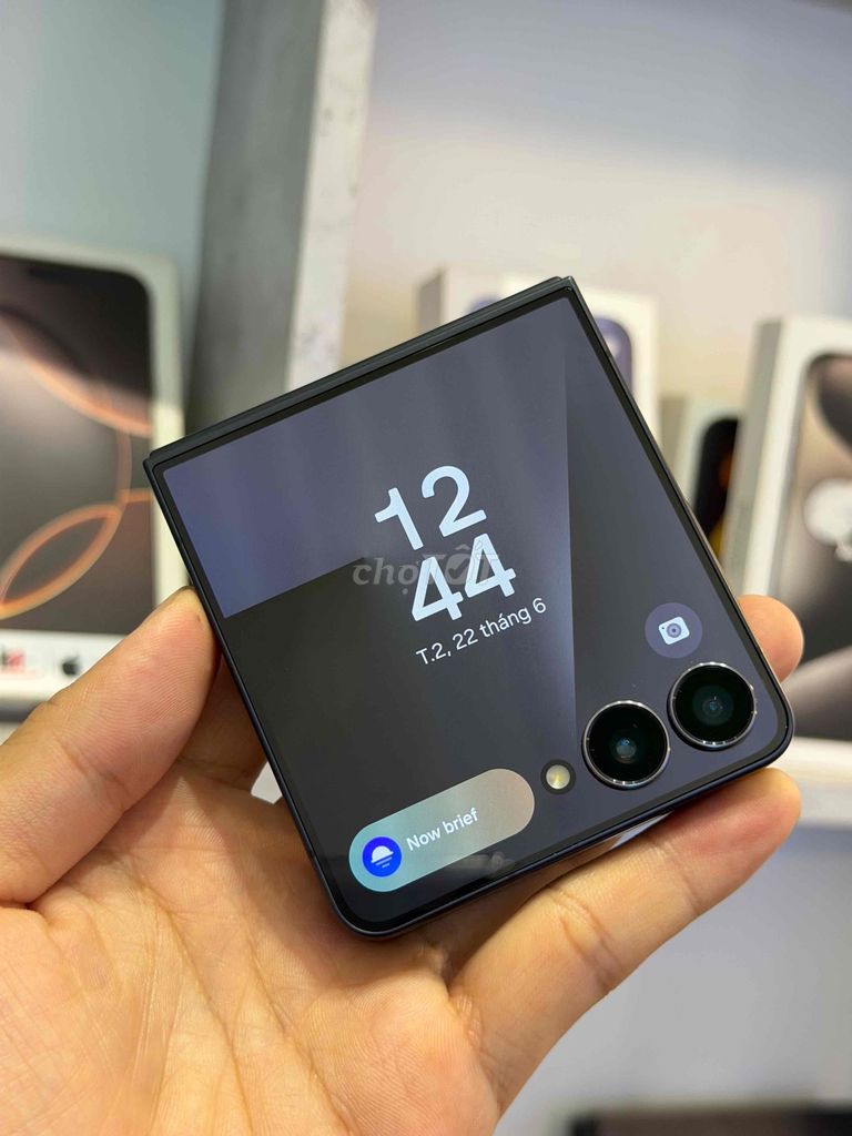 Samsung Z Flip7 Đen 12GB/256GB 2 sim. Mua bán Điện thoại tại Quận 3 Tp Hồ Chí Minh được đăng bởi Trịnh Quang Linh hình 1
