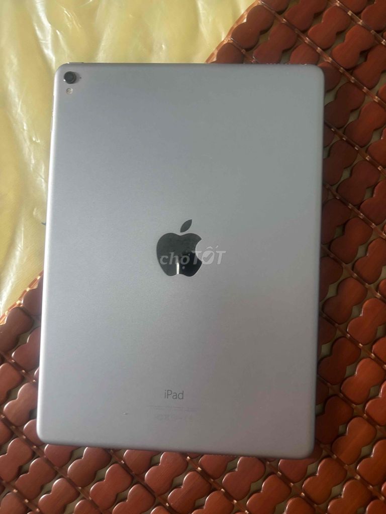 Apple iPad Pro 9.7 32GB Bạc. Mua bán Máy tính bảng tại Quận 12 Tp Hồ Chí Minh được đăng bởi Quang Tèo hình 1
