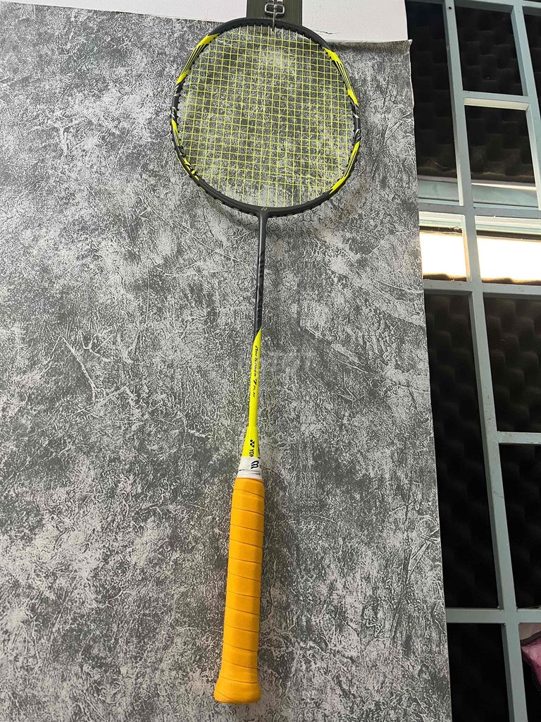 Vợt cầu lông YONEX Đen Vàng. Mua bán Đồ thể thao, Dã ngoại tại Quận Bình Thuỷ Cần Thơ được đăng bởi Minh chí hình 1