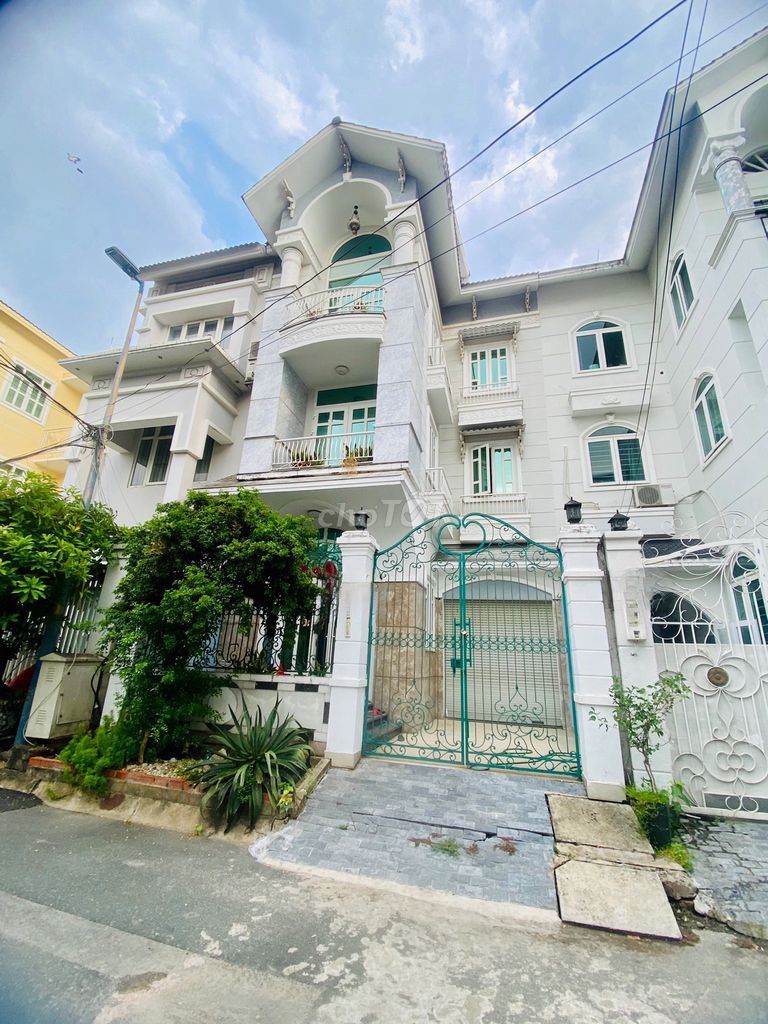 Cho thuê villa nằm trong khu villa biệt lập đường Nơ Trang Long