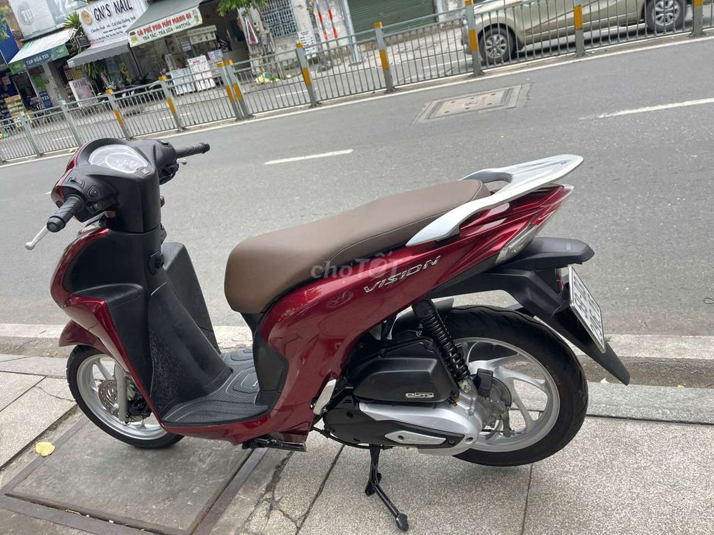 Honda Vision 2023 красная бу