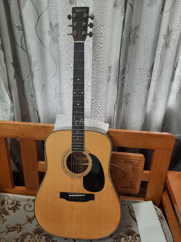 Cần bán lại cây đàn guitar Morris W30