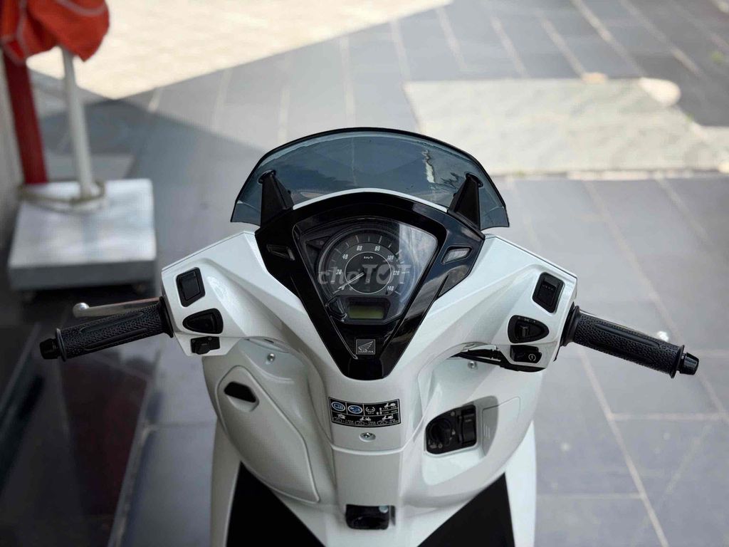 Honda Lead Premium Edition 2018 Белый 27000 км