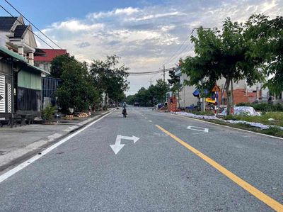 Lô Đất Đẹp Gần Ngã 3 buôn Bán, Đất Thành Phố Mới, Thổ cư 100%, 2tỷ4. Mua bán đất tại Thành phố Thủ Dầu Một Bình Dương được đăng bởi Hồ Đức Tuyến