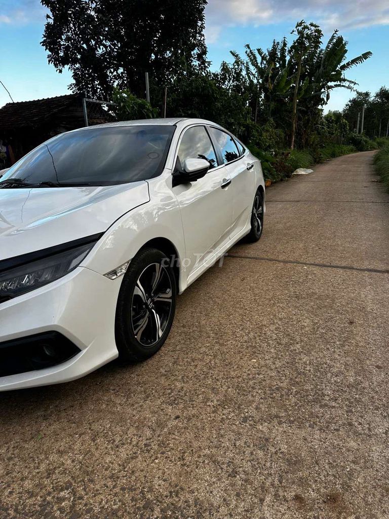 Honda Civic 1.5 Turbo Trắng 2018. Mua bán Ô tô tại Thành phố Buôn Ma Thuột Đắk Lắk được đăng bởi Nguyen Linh hình 2
