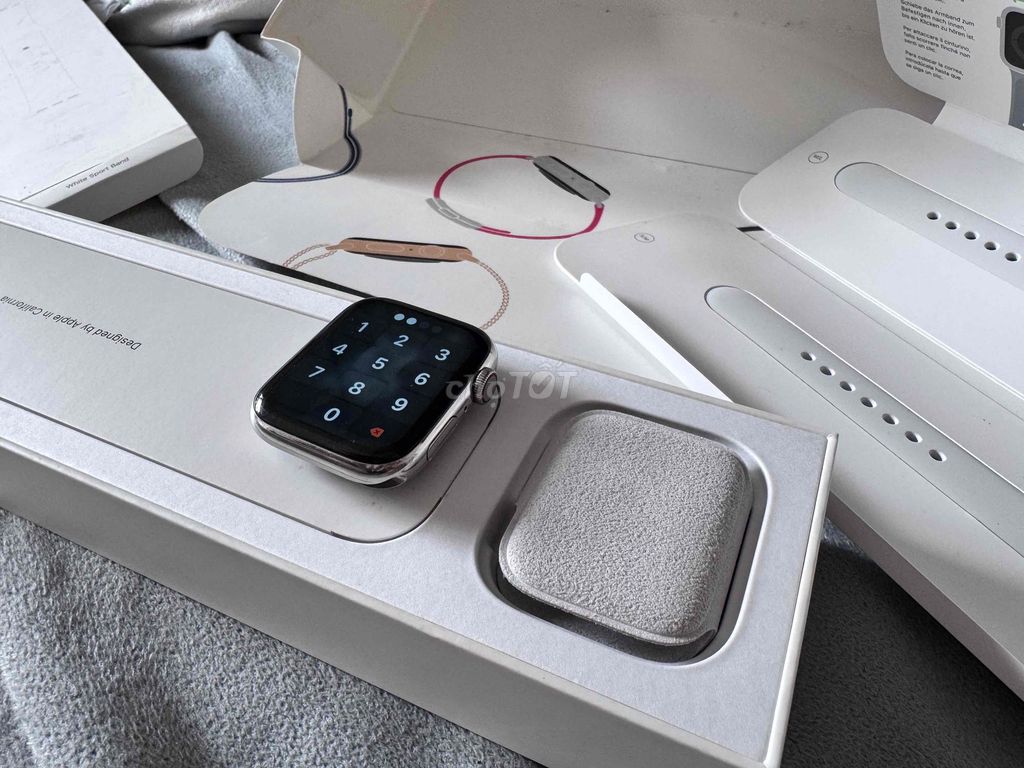 Apple Watch Series 4 Thép Trắng 44mm. Mua bán Thiết bị đeo thông minh tại Huyện Bình Chánh Tp Hồ Chí Minh được đăng bởi Đức hình 1
