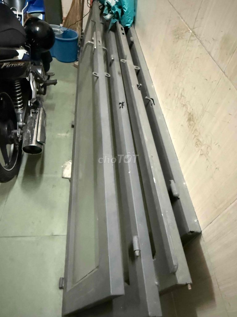 Cửa chính sắt 4 cánh xám. Mua bán Nội thất, đồ gia dụng khác tại Quận 6 Tp Hồ Chí Minh được đăng bởi Trinh Phuong hình 1