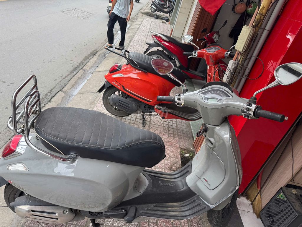 Vespa Sprint 2020 màu xám nữ chạy còn mới. Mua bán Xe máy tại Quận Tân Bình Tp Hồ Chí Minh được đăng bởi Nhat Vy hình 2