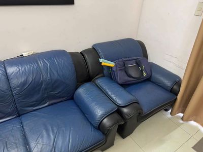 Bán bộ sofa. 1 ghế dài. 2 ghế nhỏ. Mua bán Bàn ghế tại Thành phố Thủ Đức Tp Hồ Chí Minh được đăng bởi MinhChau