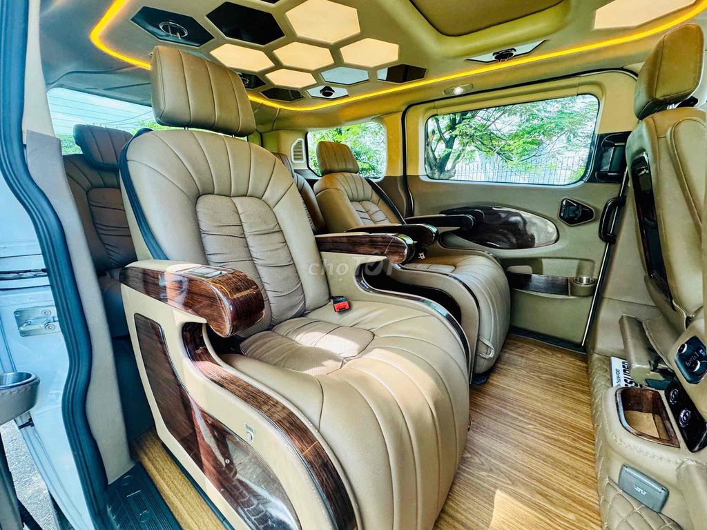 Ford Tourneo Limousine 2020 XHĐ cty cao.. Mua bán Ô tô tại Quận 1 Tp Hồ Chí Minh được đăng bởi Quynh Nguyen hình 4