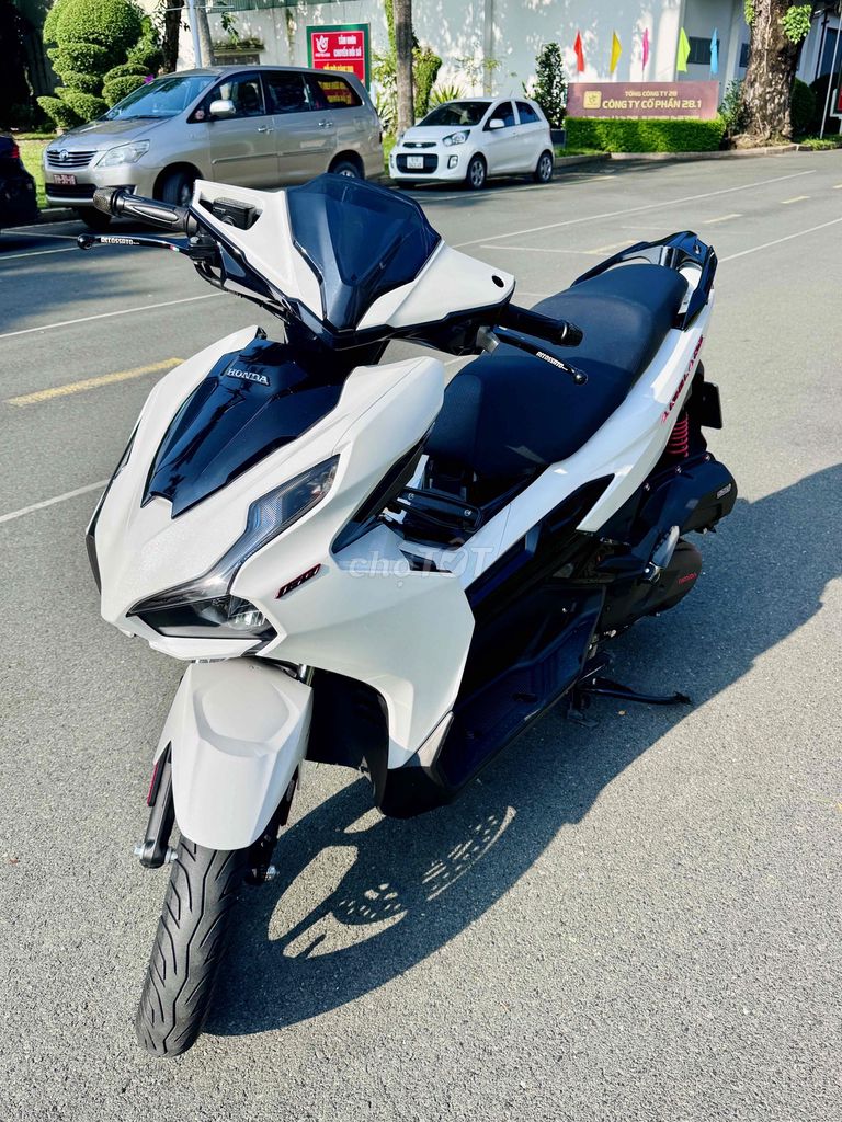 Honda Air Blade 160 2024, белый спортивный, 6000 км