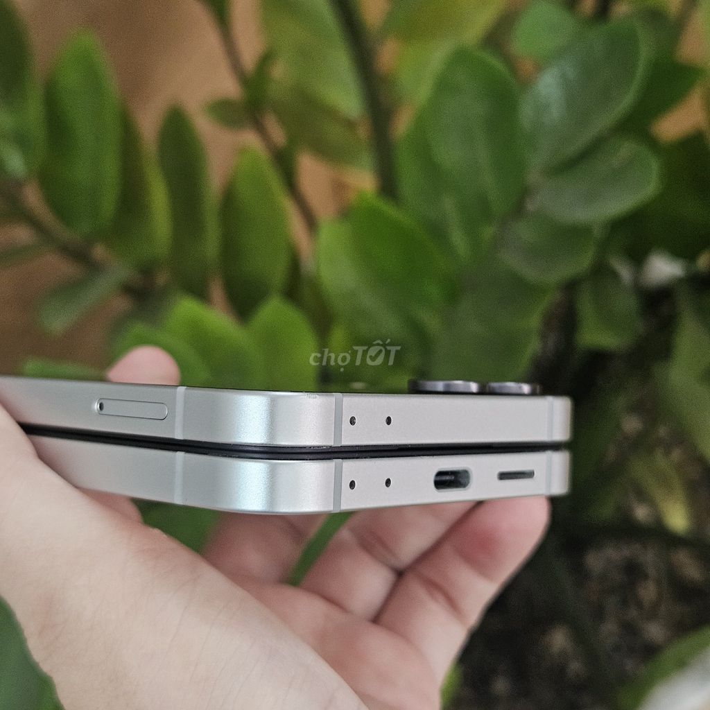 Samsung Galaxy Z Flip7 FE 8GB/128GB Trắng. Mua bán Điện thoại tại Quận Thanh Khê Đà Nẵng được đăng bởi Vietphones Store 16 Kỳ Đồng hình 1