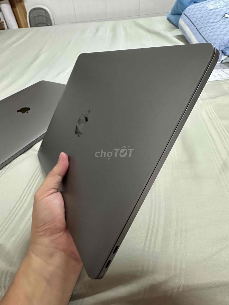 Apple Macbook Pro 2017 i5 13 inch 8GB Xám. Mua bán Laptop tại Quận 7 Tp Hồ Chí Minh được đăng bởi Hoàng Thuận hình 1