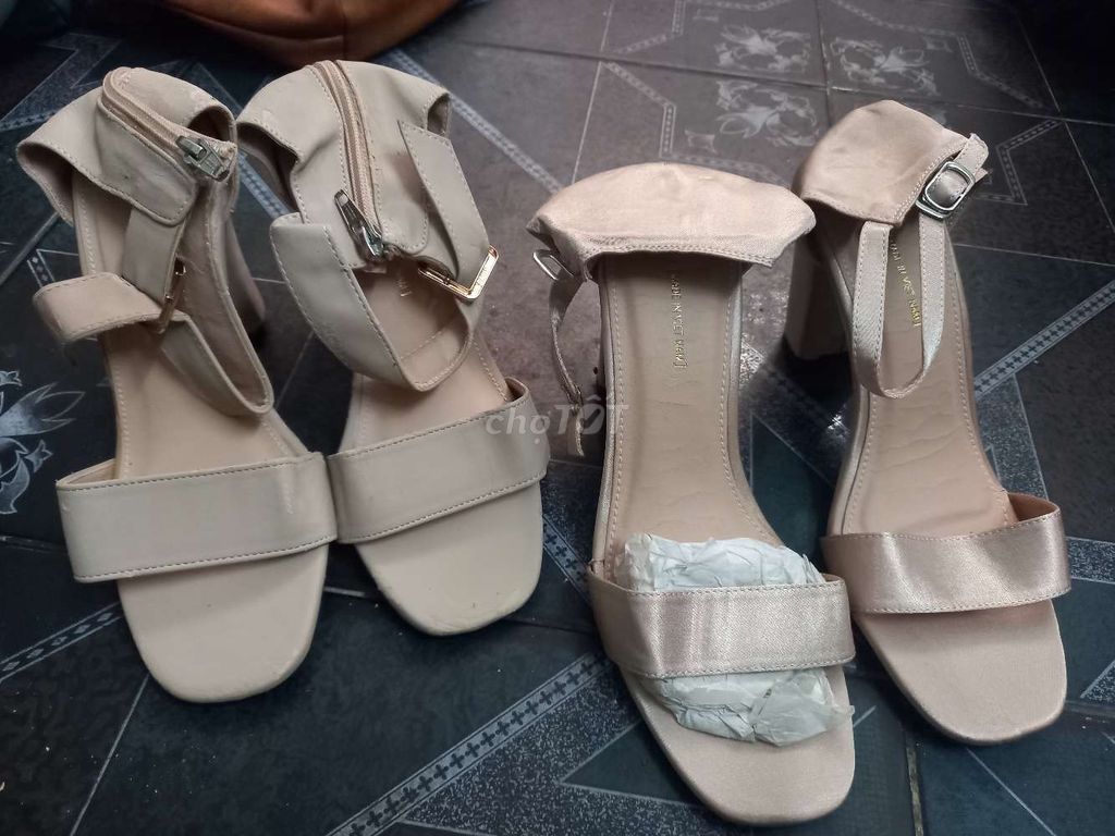 Dư pass lại combo 2 giày cao gót size 39 chữa cháy