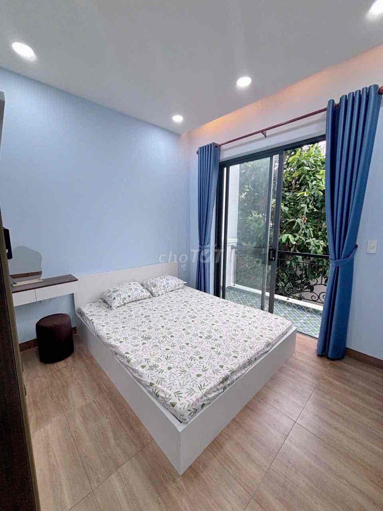 PHÒNG 30m2 Ban Công Phú Nhuân