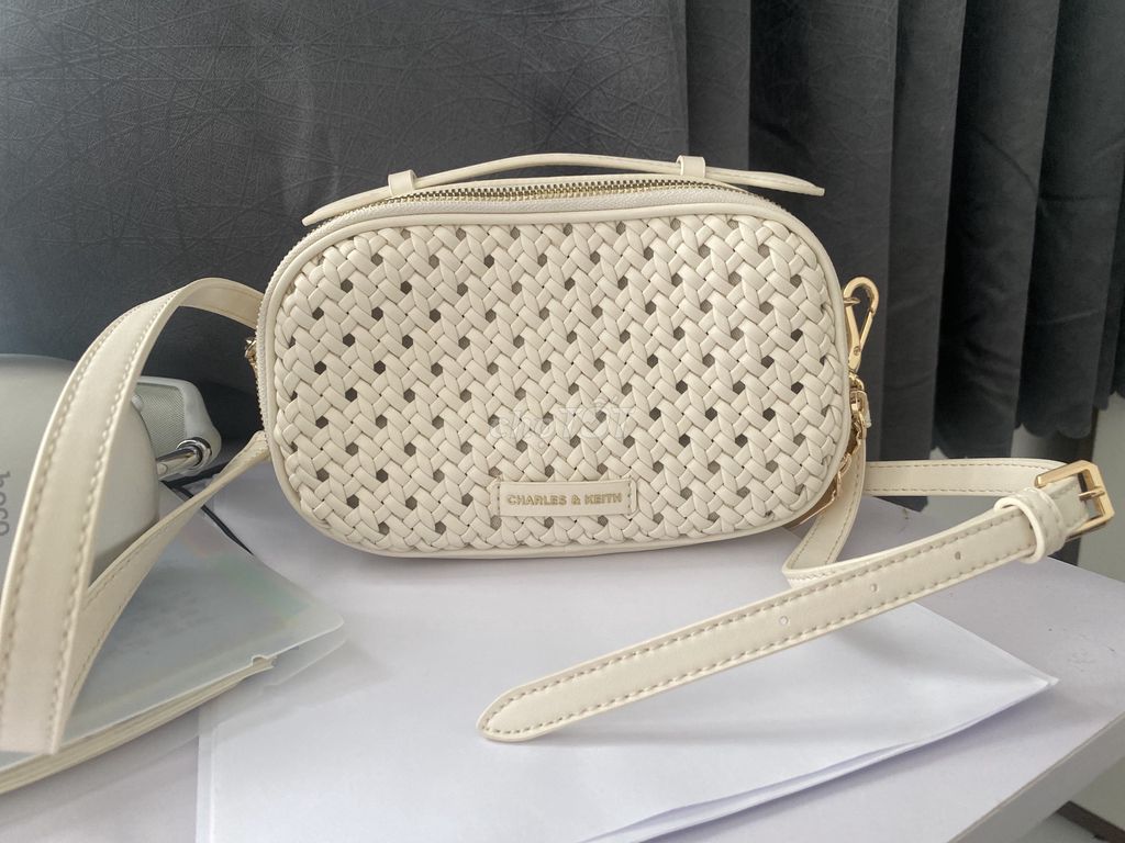 Túi xách Charles & Keith nữ màu Trắng kem. Mua bán Túi xách tại Quận 8 Tp Hồ Chí Minh được đăng bởi Nhi Hoàng hình 1