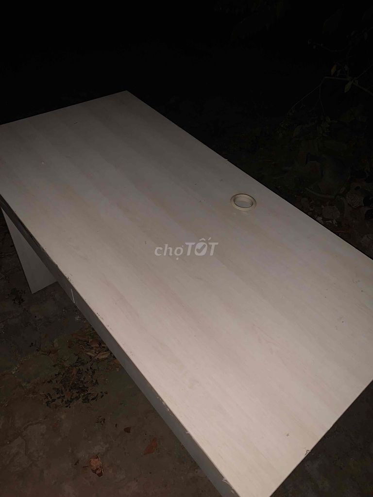 Bàn văn phòng 1m2x60cmx90cm Trắng. Mua bán Đồ dùng văn phòng tại Quận Ngũ Hành Sơn Đà Nẵng được đăng bởi Luc Doan hình 1