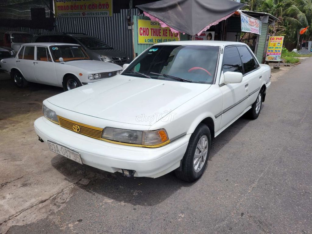 Toyota Camry 1987 2.0 MT