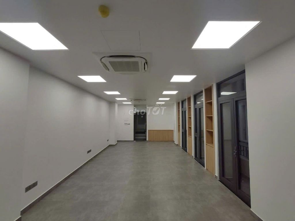 Дом с лифтом в переулке Дан Ван Нгу, Фу Нхуан, 5x20м