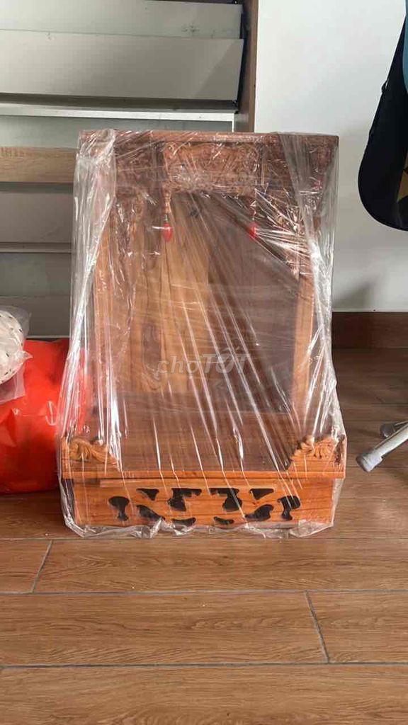 Bàn thờ gỗ nâu trang nghiêm. Mua bán Nội thất, đồ gia dụng khác tại Thành phố Cao Lãnh Đồng Tháp được đăng bởi Minh Thiện hình 1