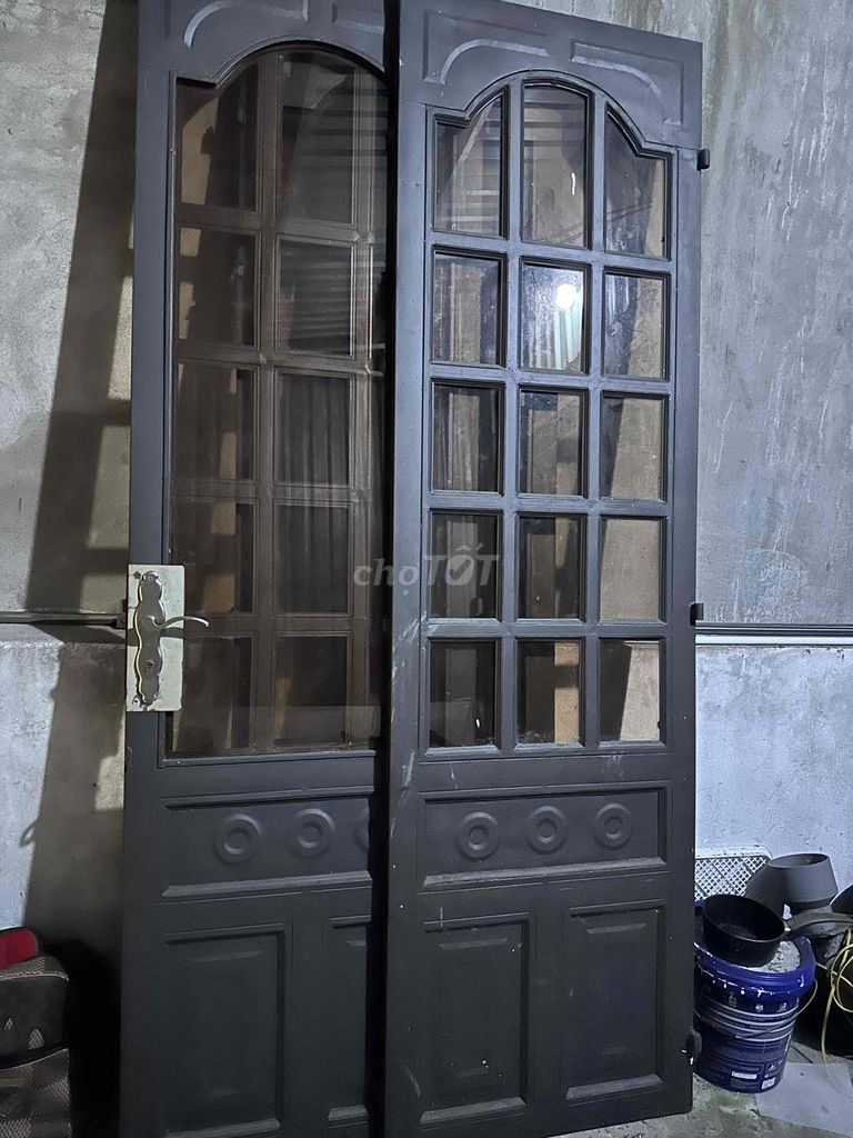 Cửa sắt xám 4 cánh 2.8m x 2.4m. Mua bán Nội thất, đồ gia dụng khác tại Huyện Hóc Môn Tp Hồ Chí Minh được đăng bởi nguyen thanh tuan  hình 1