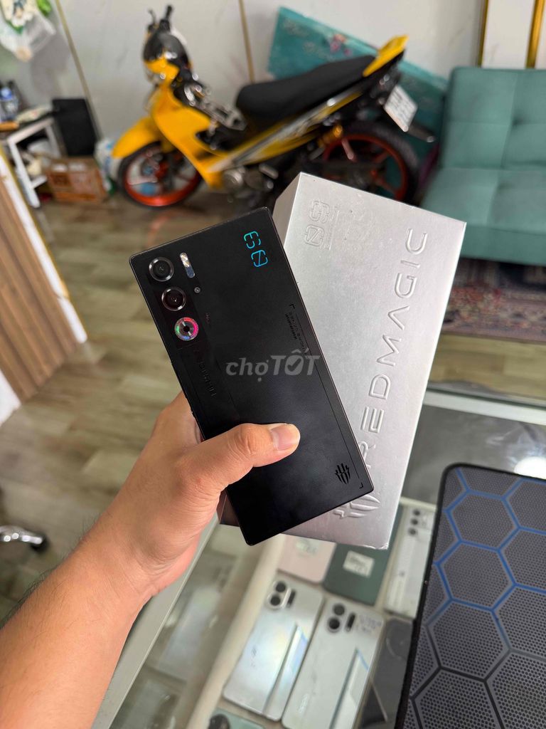 Redmagic 9 Pro 12GB/256GB Đen. Mua bán Điện thoại tại Thành phố Tây Ninh Tây Ninh được đăng bởi Công Minh Mobile hình 1