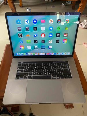 Macbook pro 2016- 15.4in i7 ram 16g