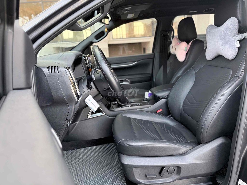 Ford Everest Titanium Xám 7 chỗ 30575 km. Mua bán Ô tô tại Thành phố Dĩ An Bình Dương được đăng bởi Trung tâm xe qua sử dụng Di An Ford hình 7