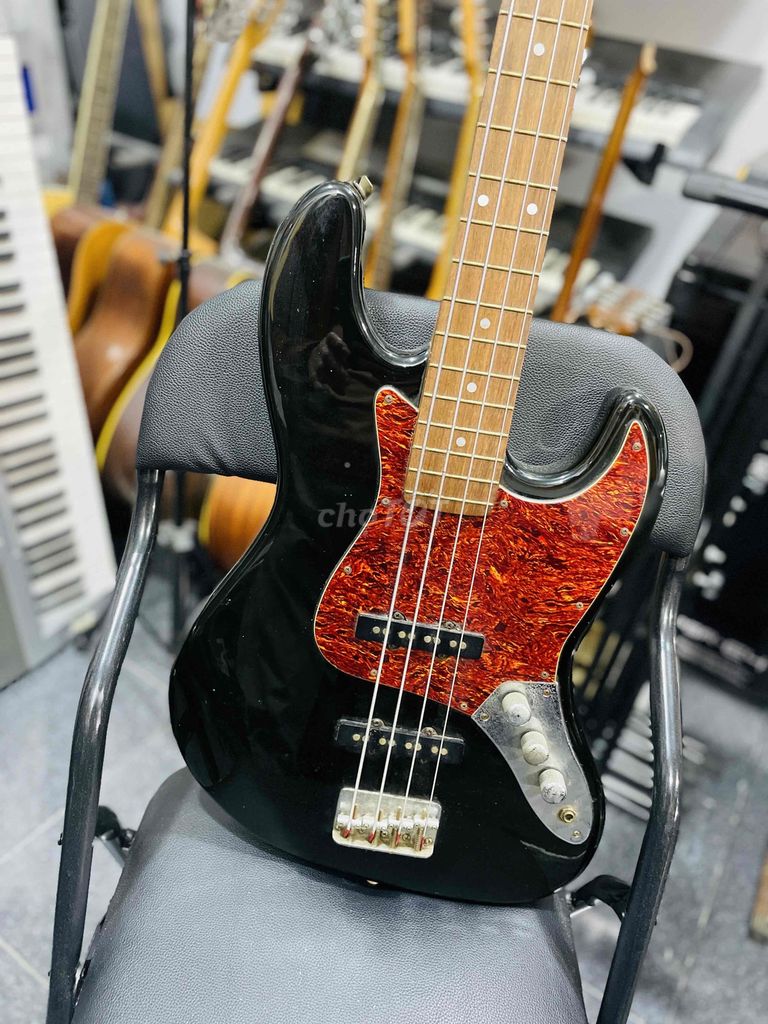 guitar bass giá 1.5 triệu