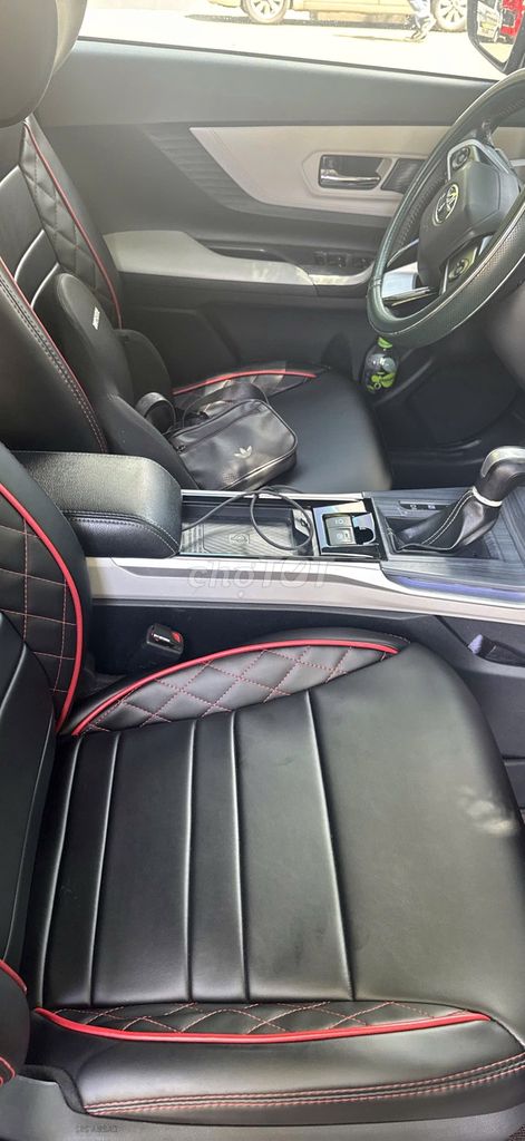 Крестовый топ Toyota Veloz 2023 красный