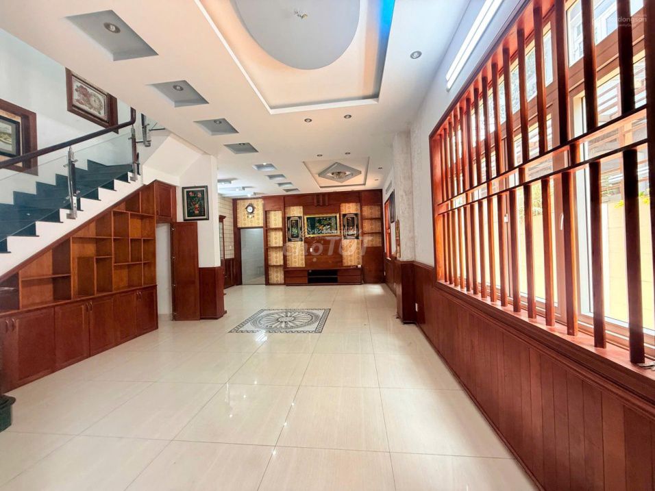 Bán biệt thự 200m2 Phường Phước Long B, Quận 9, TP.HCM - 20 Tỷ