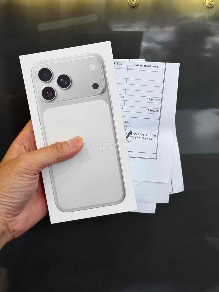 Apple 17 Pro Max 256GB Bạc New Seal Bh 12T VN. Mua bán Điện thoại tại Quận Ninh Kiều Cần Thơ được đăng bởi Quý Mobile Cần thơ hình 1