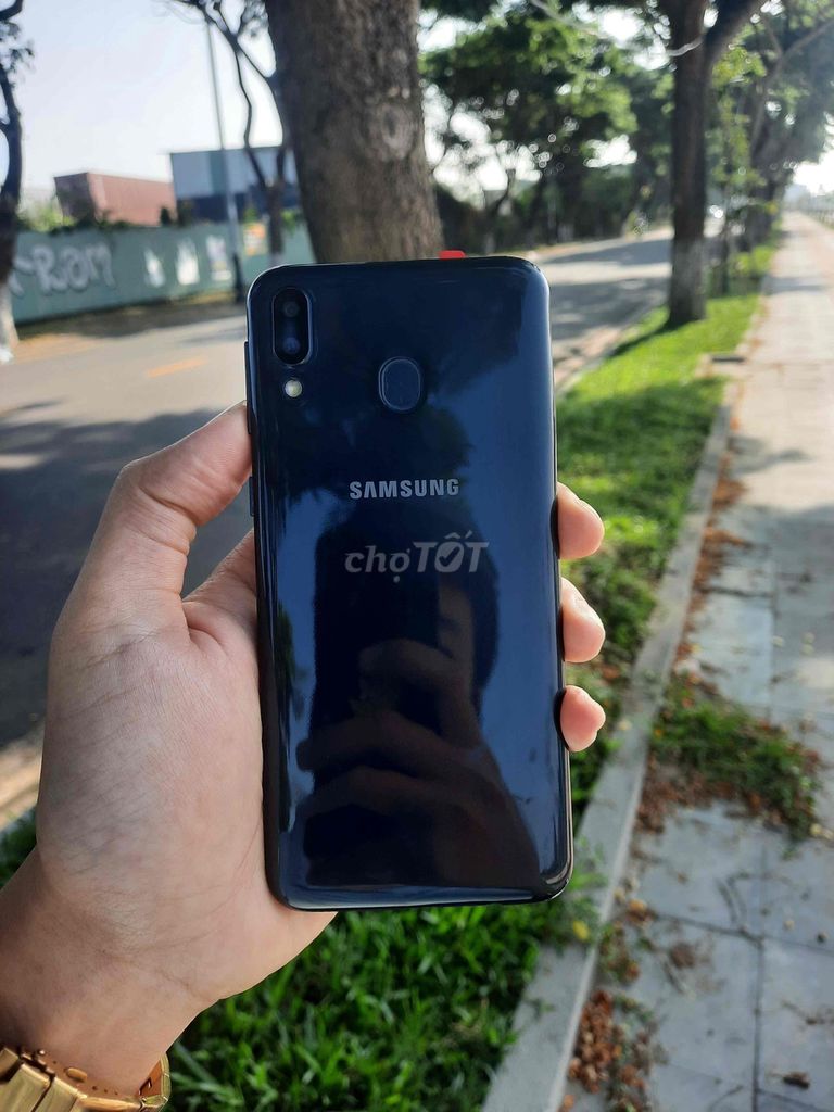 Samsung M20 32GB Đen. Mua bán Điện thoại tại Quận Thanh Khê Đà Nẵng được đăng bởi nguyễn văn đạt hình 1